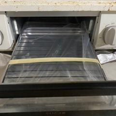 ガスコンロ 使用年式1年半 汚れた状態です。の画像