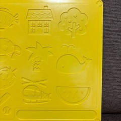 黄色の粘土板 35×25センチの画像