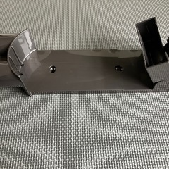 Dyson 掃除機用省スペース壁掛け充電ハンガーの画像