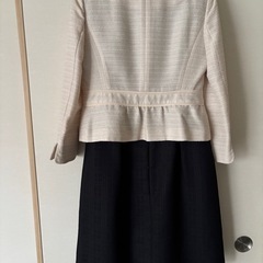 ジャケットとワンピースのセットの画像