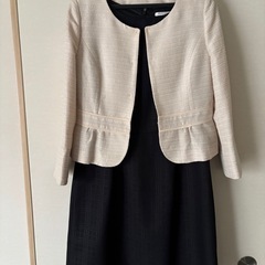 ジャケットとワンピースのセットの画像