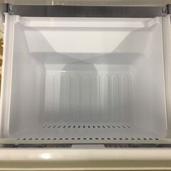  25000  一人暮らし2D冷蔵庫　つけかえどっちもドア SHARP 2019年製 137L ◆大阪市内・東大阪市他 6,000円以上ご購入で無料配達いたします！◆ ※高槻・枚方方面◆西宮・尼崎方面◆生駒方面　それぞれ条件付き無料配送あり！            の画像