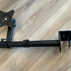 27インチワイドモニター、モニターアーム、ワイヤレスキーボード2台のセットの画像