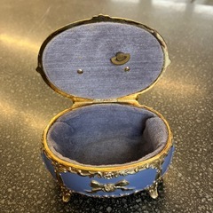 サ2510-289 Disney カメオ風 ジュエリーボックス オルゴール付き アンティーク風  スモールワールド キズ汚れ有りの画像