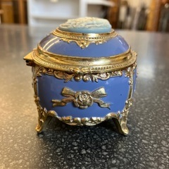 サ2510-289 Disney カメオ風 ジュエリーボックス オルゴール付き アンティーク風  スモールワールド キズ汚れ有りの画像