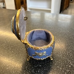 サ2510-289 Disney カメオ風 ジュエリーボックス オルゴール付き アンティーク風  スモールワールド キズ汚れ有りの画像
