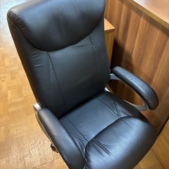 【ジャングルジャングル深井店】★マナベインテリア デスクチェアー 黒 ブラック ハイバックチェア イス 椅子 仕事  堺市（中区 堺区 東区 西区 南区 北区）和泉市 河内長野市 富田林市 松原市 狭山市 深井 【FU2794】の画像