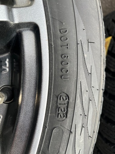 ノキアン　17インチスタッドレスタイヤ4本　215/50/R17 VM型レヴォーグで使用していました。