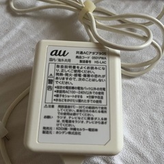 KYF38携帯本体とKYF36UAA電池パックの画像