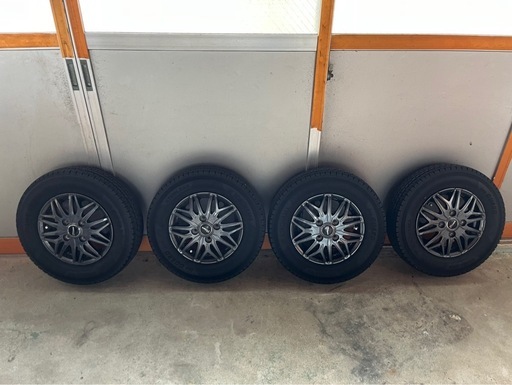 決まりました　12インチスタッドレスタイヤホイールセット