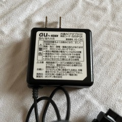 K010携帯本体と電池パックとACコードのセットの画像