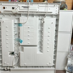 洗面化粧台上の三面鏡部分のみの画像