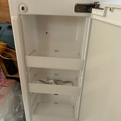 洗面化粧台上の三面鏡部分のみの画像