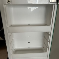洗面化粧台上の三面鏡部分のみの画像