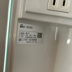 洗面化粧台上の三面鏡部分のみの画像