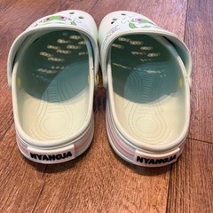 【新品未使用品】ニャオハ EVAサンダル　大人用　Mサイズ　23センチ
の画像