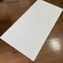 折りたたみテーブルの画像