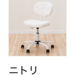 学習机と椅子のセットの画像