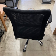 I2510-526 キャスター付きオフィスチェア ブラック 中古の画像