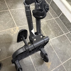 受け渡し決定しました 【ベビーカーに二人載せが可能に！ 】ベビーカー ステップ ベビーカーステップ 上の子 補助ペダル ベビーカーボード ステップボード バギー サドル付き 二人乗り用ボード 二人乗り 取り付け簡単 収納可能 2WAY お出かけ ボード 2輪の画像