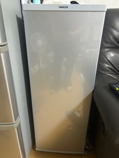 スリム冷凍庫2023製