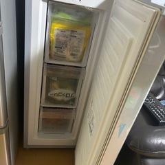 スリム冷凍庫2023製の画像