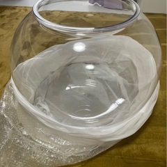 今から板橋から西新宿まで、プラスチックの容器を運んでくれる…