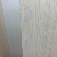 ★ジモティー割引20%★2枚扉ワードローブ 木目調 3段引き出し付き シール跡の剥がれあり《尼崎市若王寺/リサイクルショップドリーム次屋店》☆尼崎市若王寺の画像
