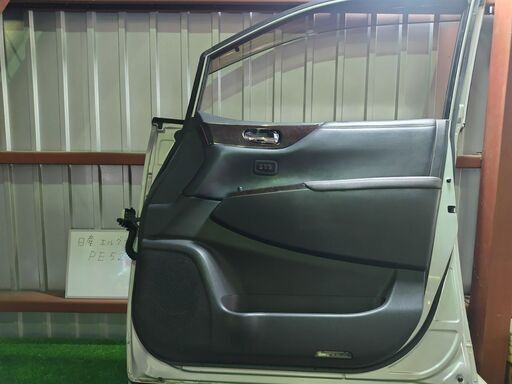 日産 NISSAN エルグランド PE52 フロントドア 右