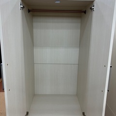 ★ジモティー割引20%★2枚扉ワードローブ 木目調 3段引き出し付き シール跡の剥がれあり《尼崎市若王寺/リサイクルショップドリーム次屋店》☆尼崎市若王寺☆の画像