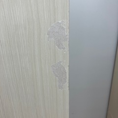 ★ジモティー割引20%★2枚扉ワードローブ 木目調 3段引き出し付き シール跡の剥がれあり《尼崎市若王寺/リサイクルショップドリーム次屋店》☆尼崎市若王寺☆の画像