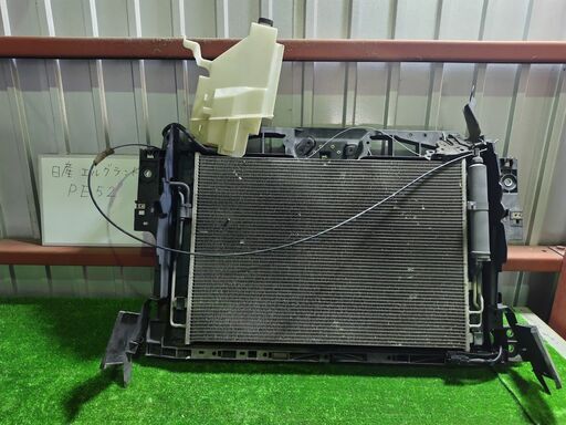 日産 NISSAN エルグランド PE52 ラジエータコアサポート