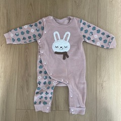 ロンパース、トップス3点の画像