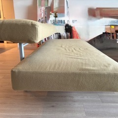 人気インテリアショップで買ったソファ。古くて難ありですが…の画像