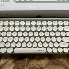ワイヤレスキーボードの画像