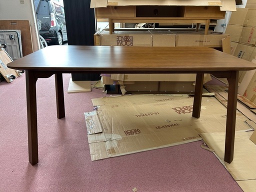 モデルルーム展示品オール無垢材のダイニングテーブル