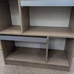 【天板に小物も展示できる】ディスプレイラック 大洋株式会社 幅88cmフラップ扉 書棚 組み立て家具 完成品 キャビネット マガジンラック フリーラック 本棚：グレーオークの画像
