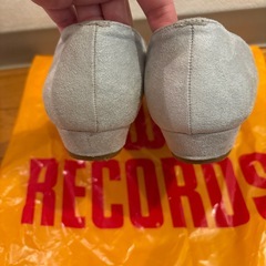 タッセル パンプス ライトグレー22.5cmの画像