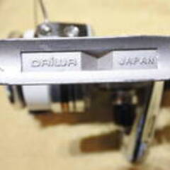 【KSD/Desk/20】商品説明 DAIWA/ SPORTLINE3000 ・スピニングリール中古品・傷、汚れ等があります。スポーツライン３０００ ベールアーム、ハンドル等はスムーズに回り、動作に問題は無いと思いまSPORTLINE3000です。 ・使用感 さびありですがまだまだ使えます。の画像