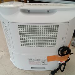リユースのサカイ栃木店★ジモティ割あり★ SHARP 加湿セラミックファンヒーター HX-H120-W  18年製 動作確認／クリーニング済み TC11241の画像
