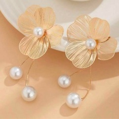 ★新品未使用★大振りゴールドフラワーピアスペアの画像