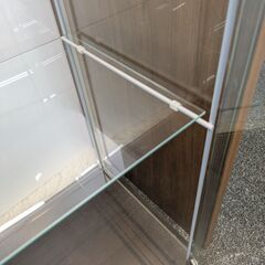 【廃盤品】ディスプレイラック IKEA イケア 幅43cm ガラス扉 キャビネット DETOLF デトルフ トップハイライト付き ガラスケースの画像