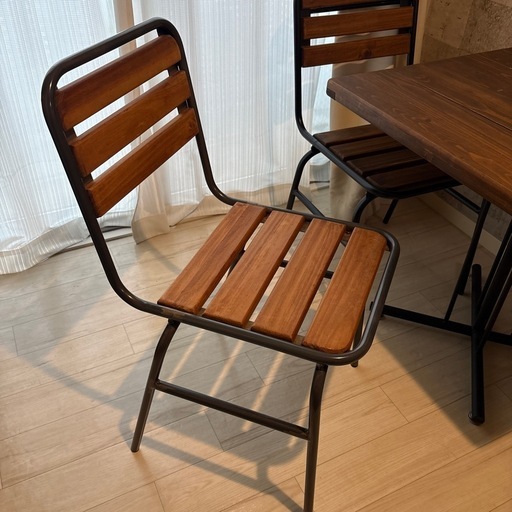 ニコアンド アイアンパインチェア2つ セール中 木目テーブル