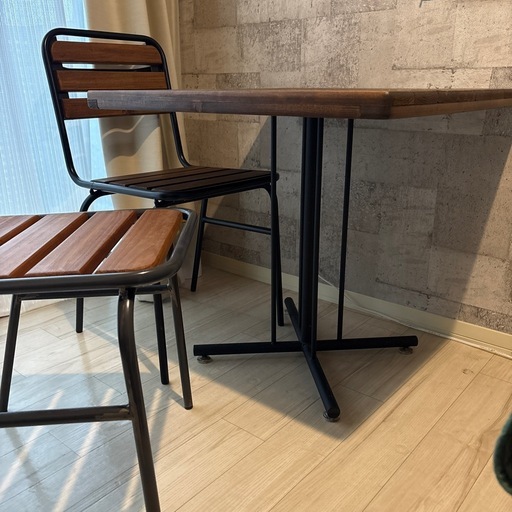 ニコアンド アイアンパインチェア2つ セール中 木目テーブル