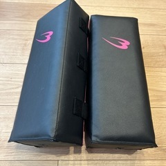 美品］BODYMAKER ボディメーカー キックミット 2個セット ブラック ピンク ダイエットの画像