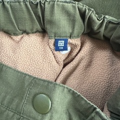 UNIQLO オリーブ色 長ズボン 子供服　カーゴパンツの画像