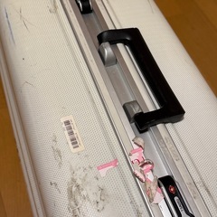 【引取確定】中古スーツケース（縦64cm横43cm）白の画像