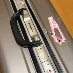 【引取確定】中古スーツケース（縦64cm横43cm）メタルシルバーの画像