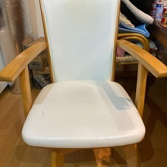 ニトリ　ダイニングチェア(回転肘付きLG-010 LBR)の画像