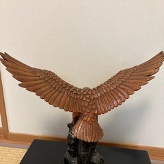 鷹の置物　オブジェの画像